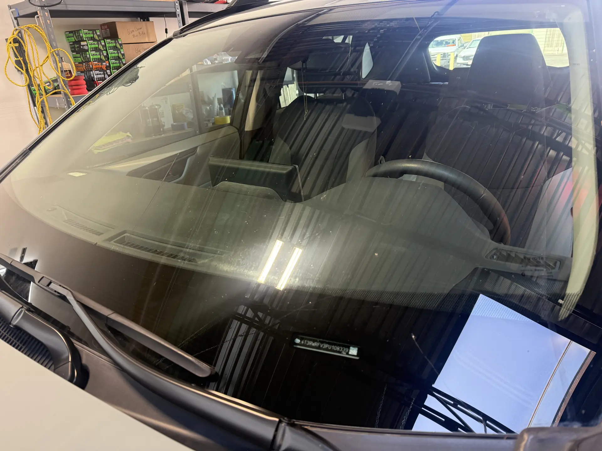 Windshield urethane bead application in Glenwood Springs, CO